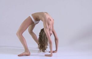 FlexyTeens gymnast Berta