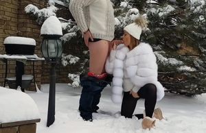 outdoor winter suck off and jizz on..